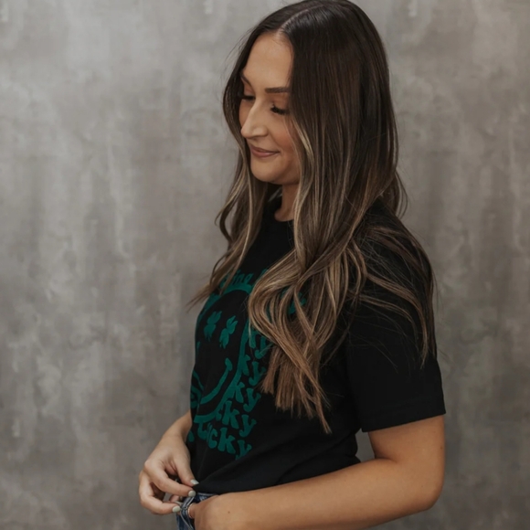 🍀🖤🙂EUC Bella Canvas "Feeling Lucky Tee" Black/Green Sz Large🙂🖤🍀 - Picture 3 of 8